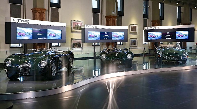 Jaguar Land Rover koupil sbírku historických vozidel
